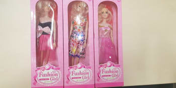 Ministerstvo varuje před jednou z panenek Barbie. Hrozí imunologické poruchy