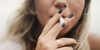 Mladí už si nezakouří. Nový Zéland doživotně zakazuje prodej cigaret dnešním teenagerům