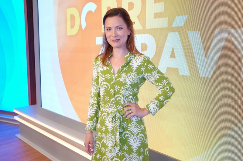 Ivana Korolová hraje v seriálu Dobré zprávy stážistku Jitku. 