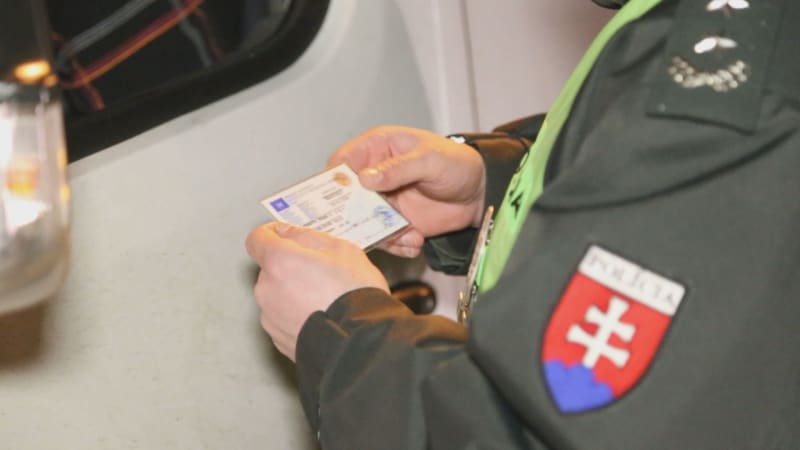 Slovenský policista zmizel i s penězi z pokut.
