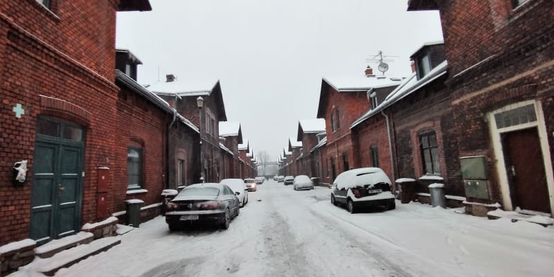 Ostrava, Štitová kolonie ve Vítkovicích (Westend). Pondělní sněhová kalamita v moravskoslezské metropoli.