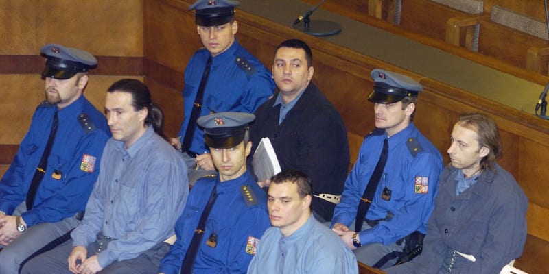 Berdychův gang vstoupil do dějin české kriminalistiky propojením podsvětí s elitními policisty, kteří měli bojovat s organizovaným zločinem.