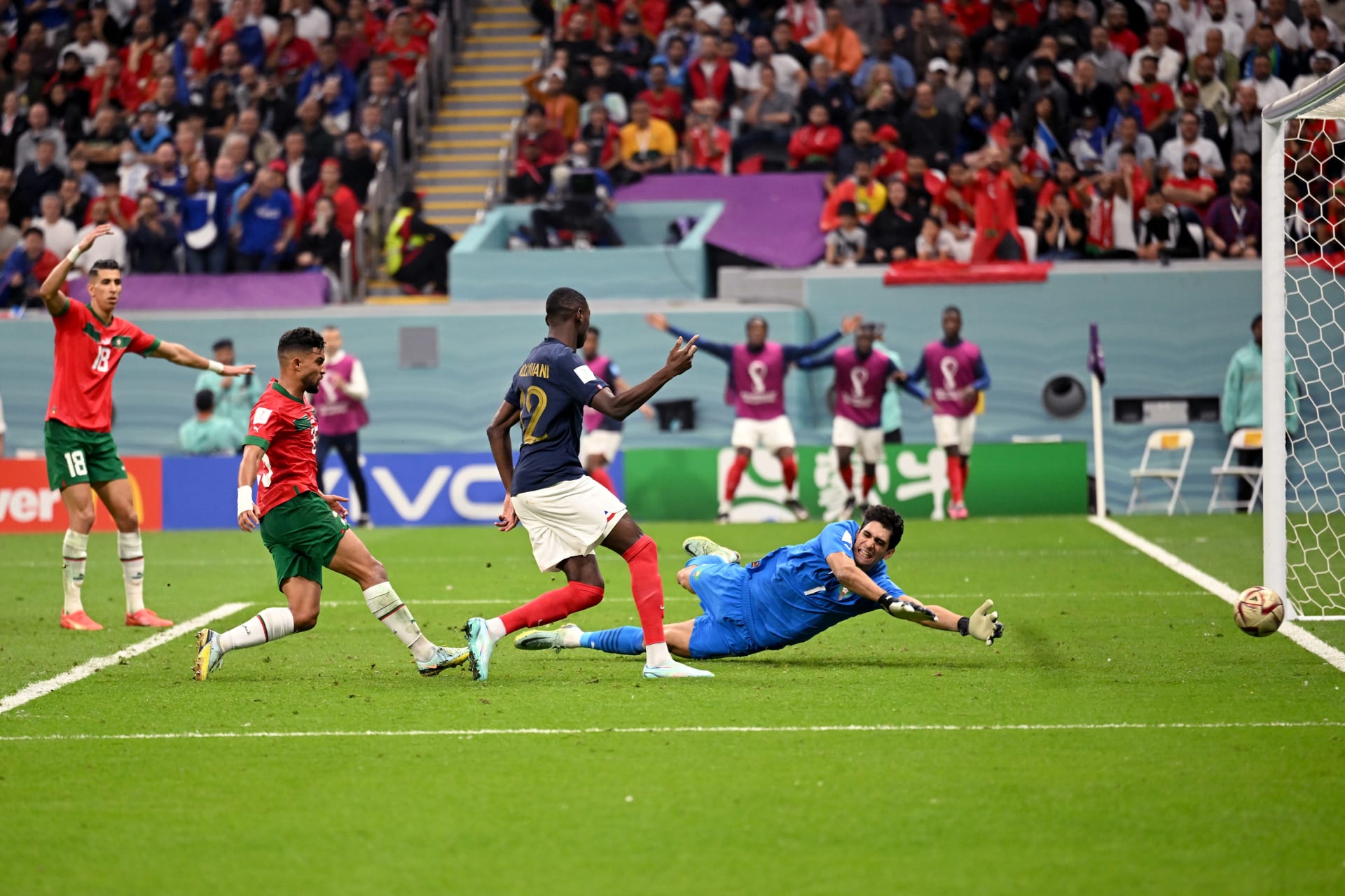 Druhý gól Francie přidal po skvělé individuální akci Kyliana Mbappého Randal Kolo Muani.