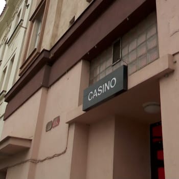 Maskovaný útočník napadl v Plzni obsluhu kasina. 