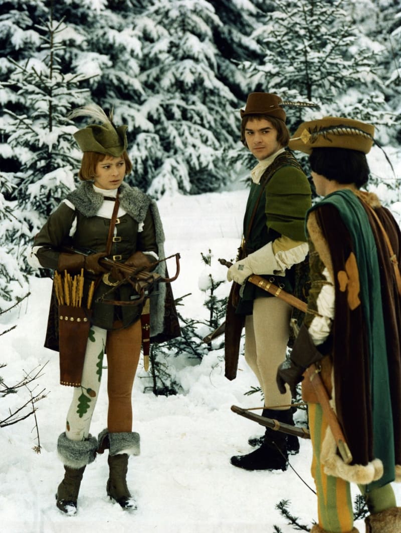 Pohádka Tři oříšky pro Popelku se měla původně natáčet v létě.