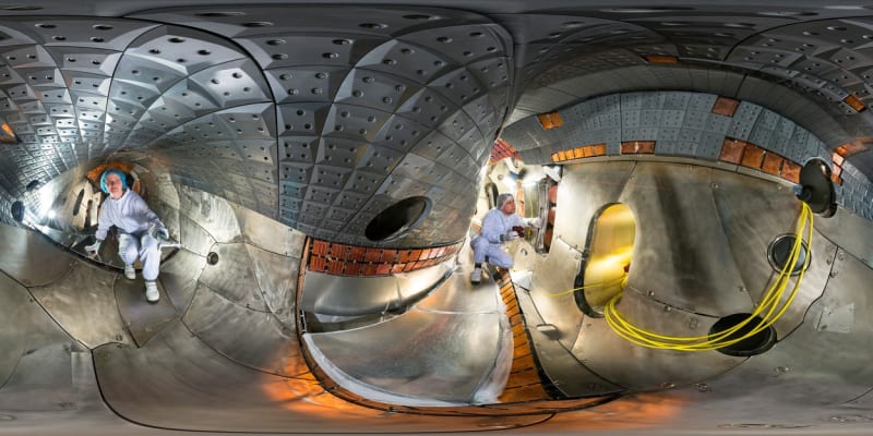 Wendelstein 7-X je největší experimentální fúzní reaktor typu stelarátor (Německo)