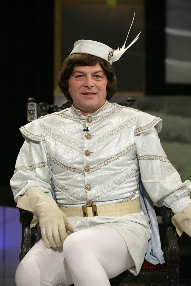Prince v Třech oříšcích pro Popelku ztvárnil herec Pavel Trávníček.