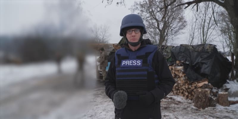 Reportér CNN Will Ripley se s ukrajinskými vojáky pohyboval u běloruských hranic. 