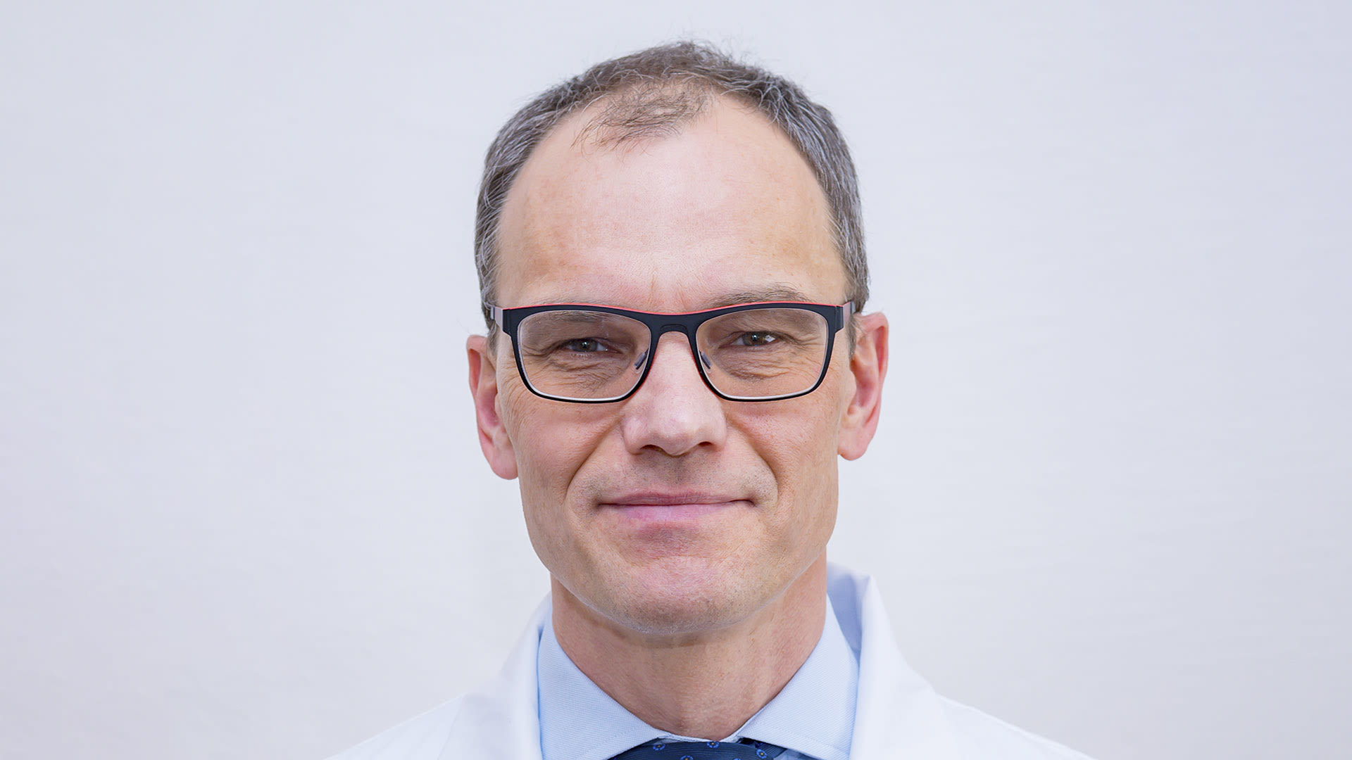 Docent Ondřej Urban, Ph.D., je přednosta II. interní gastroenterologické a geriatrické kliniky Fakultní nemocnice v Olomouci. 
