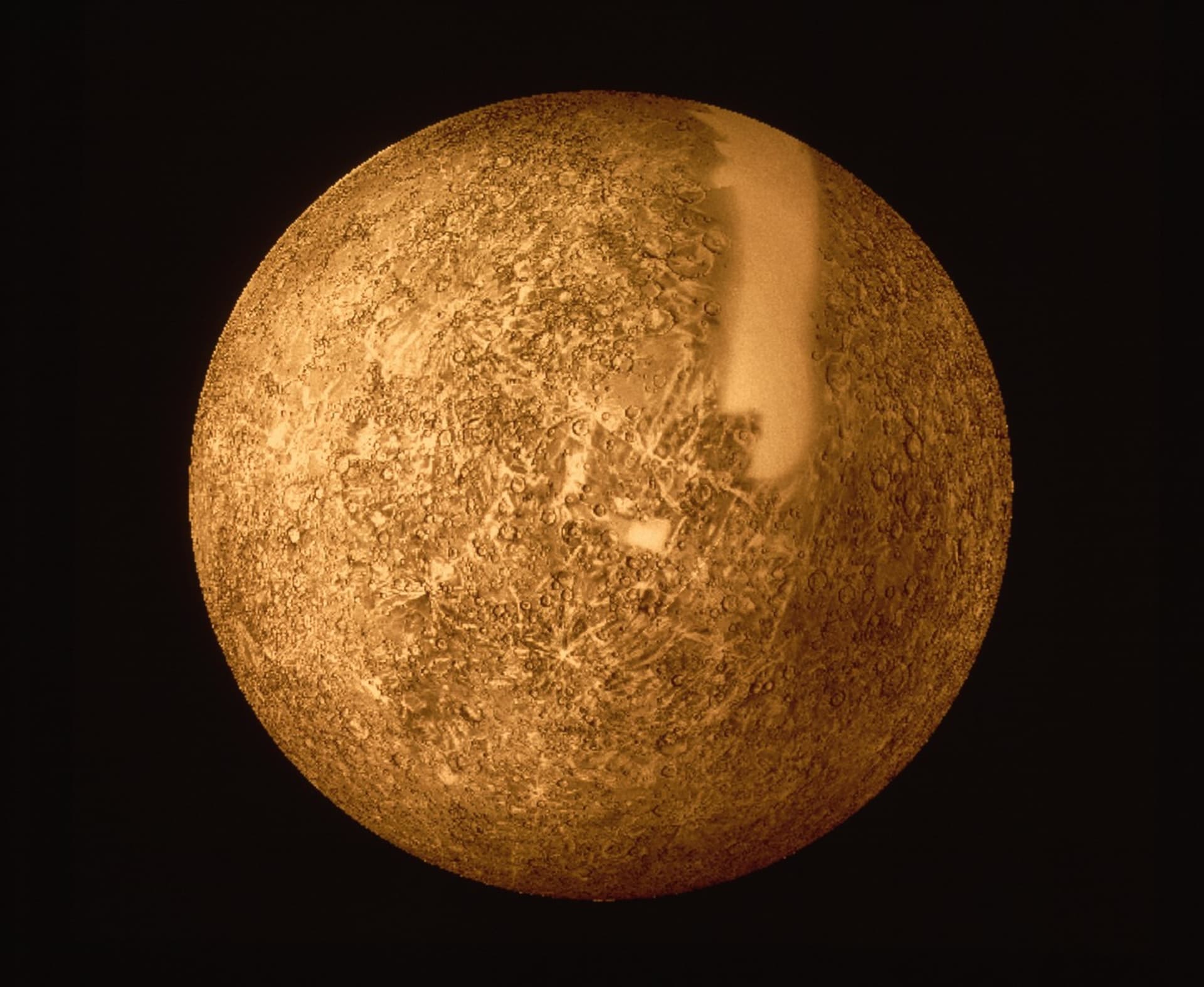 Mozaikový snímek Merkuru pořízený sondou Mariner 10
