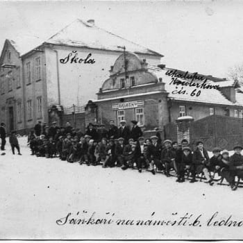 Zima 1940/1941 v Mnichovicích. Zdroj MěÚ Mnichovice,  publikováno se svolením kronikářky Kláry Kabátové