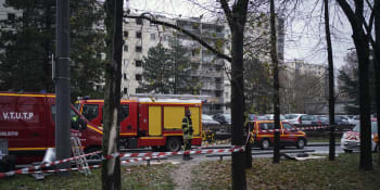 V hořícím pekle u Lyonu zemřelo deset lidí, z toho pět dětí. Příčina požáru domu je nejasná