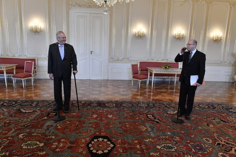 Bizardní setkání Miloše Zemana a Bohulava Sobotky z května 2017.