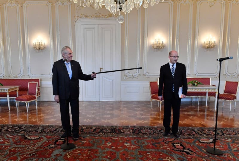 Bizarní setkání Miloše Zemana a Bohuslava Sobotky (ČSSD) z května 2017