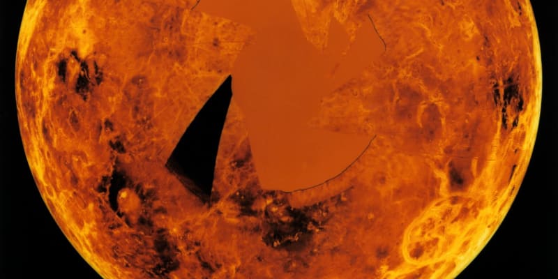Radarový snímek jižní polokoule Venuše zachycuje hustou atmosféru planety