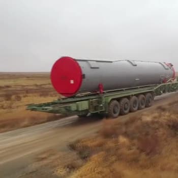 Rusko oznámilo, že uvede do provozu hypersonické rakety Avangard. 