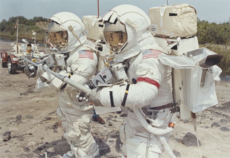 Posádka Apolla 17 trénuje sbírání vzorků na Měsíci