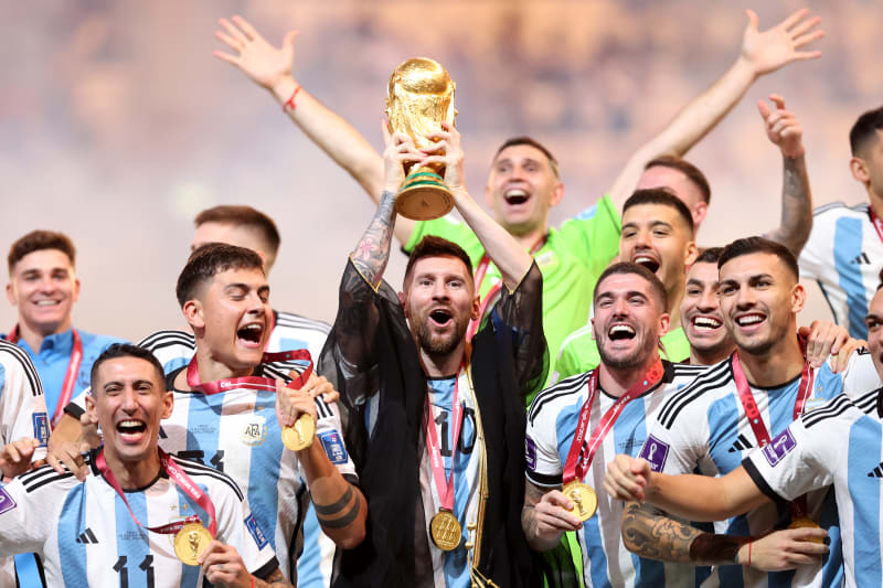 Lionel Messi si došel pro trofej, která mu ve sbírce zatím scházela. A jeho kariéře tento pohár z mistrovství světa sluší.