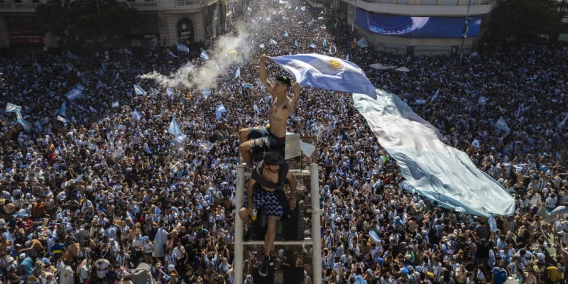Ohromná euforie v Buenos Aires po triumfu argentinské reprezentace na šampionátu v Kataru