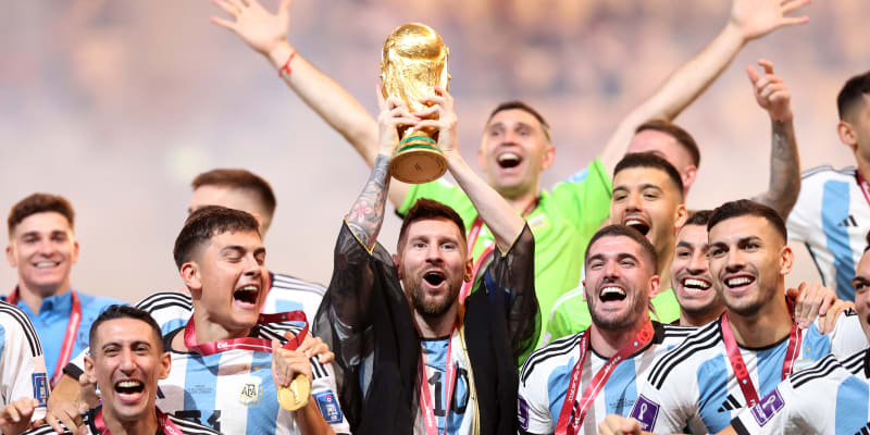 Lionel Messi si došel pro trofej, která mu ve sbírce zatím scházela. A jeho kariéře tento pohár z mistrovství světa sluší.