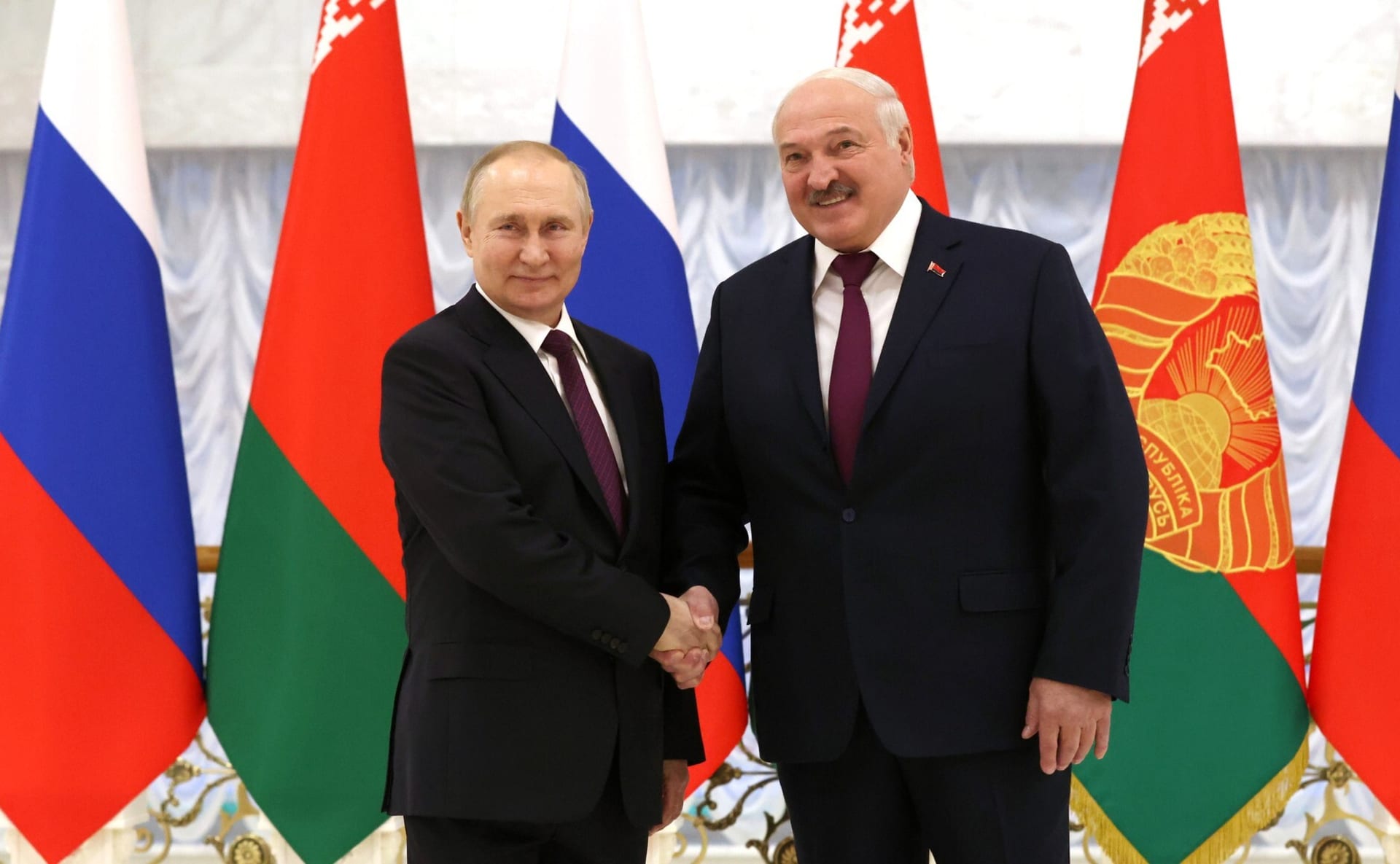 Ruský prezident Vladimir Putin a běloruský prezident Alexandr Lukašenko se setkali v Paláci nezávislosti v běloruském Minsku 19. prosince 2022. (Foto: Tisková kancelář Kremlu/Anadolu Agency prostřednictvím Getty Images)