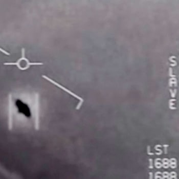 Snímek ze zveřejněných záběrů UFO v roce 2020