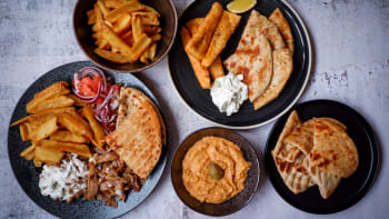 Užijte si prázdninové hodování v řeckém stylu z restaurace Fresh Greek