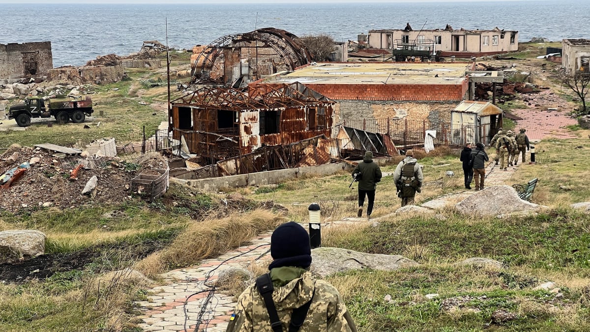 Ukrajinští vojáci už znovu brání Hadí ostrov.