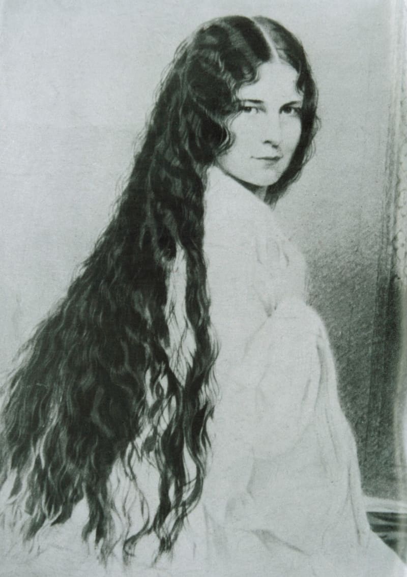 Jedno z mála vyobrazení Sissi s jejími dlouhými rozpuštěnými vlasy.