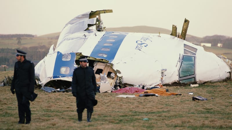 Letadlo po explozi dopadlo na zem v několika kusech
