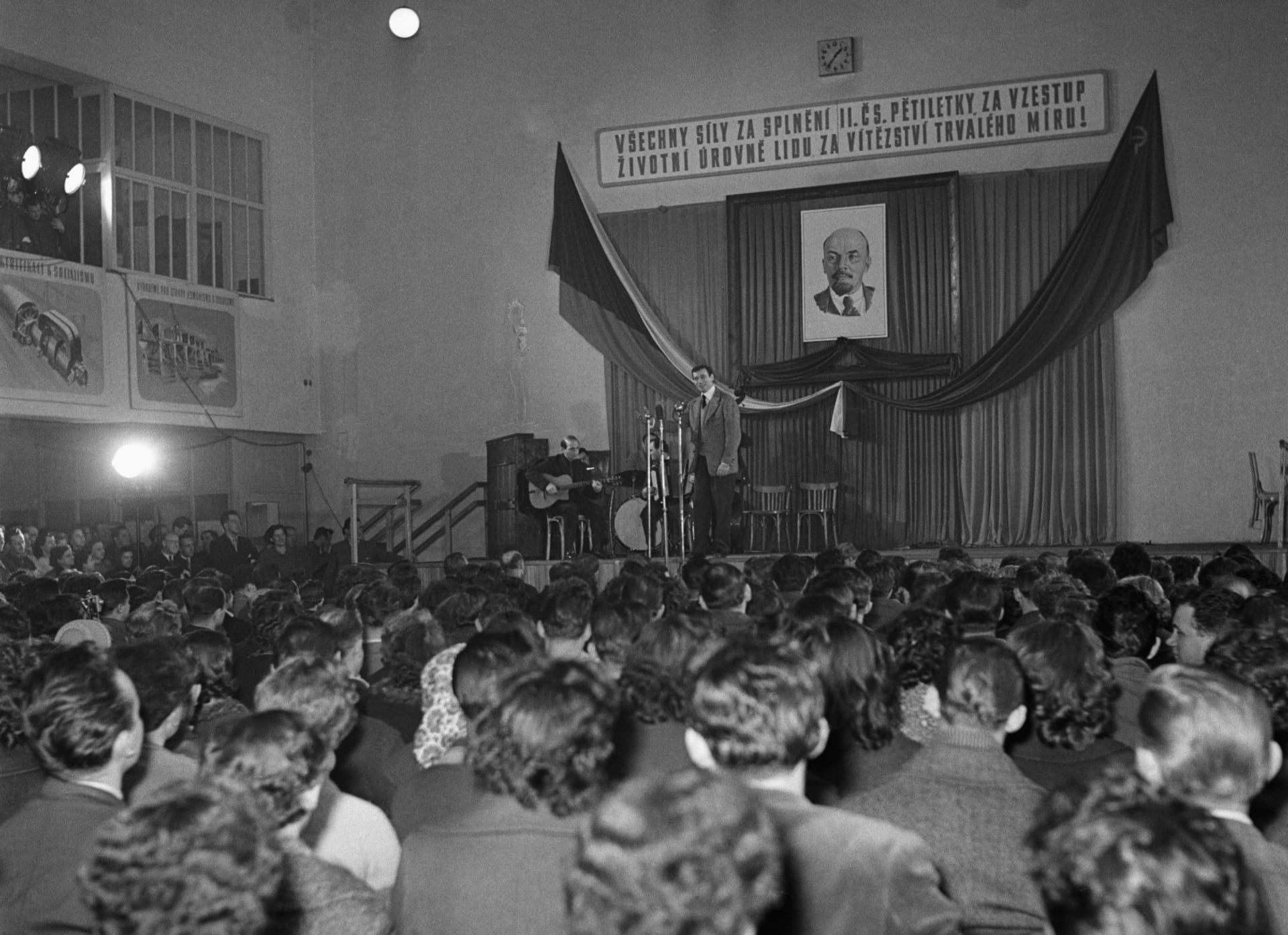 Yves Montand roku 1957 v ČKD Stalingrad.