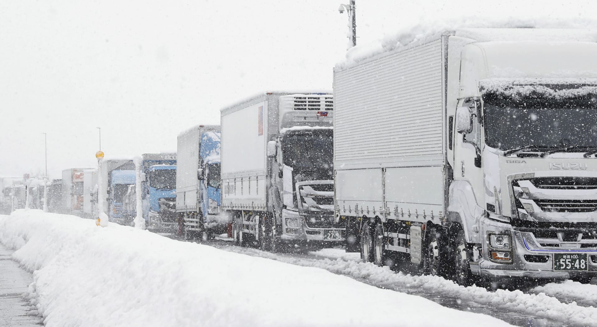 Japonsko zasáhla sněhová kalamita. Zemřeli nejméně čtyři lidé.