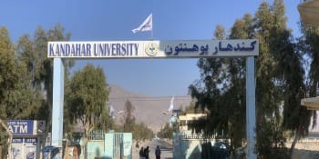 Tálibán prohlubuje útisk afghánských žen. Zapověděl jim vysoké školy, USA to odsuzují