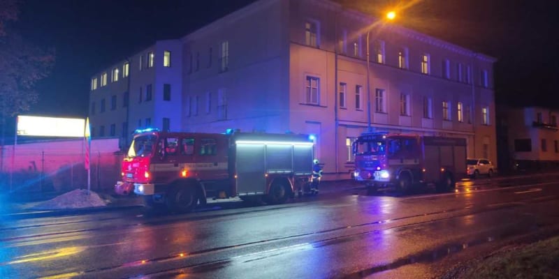Při požáru v domě s pečovatelskou službou v Chrudimi zemřela jedna klientka.