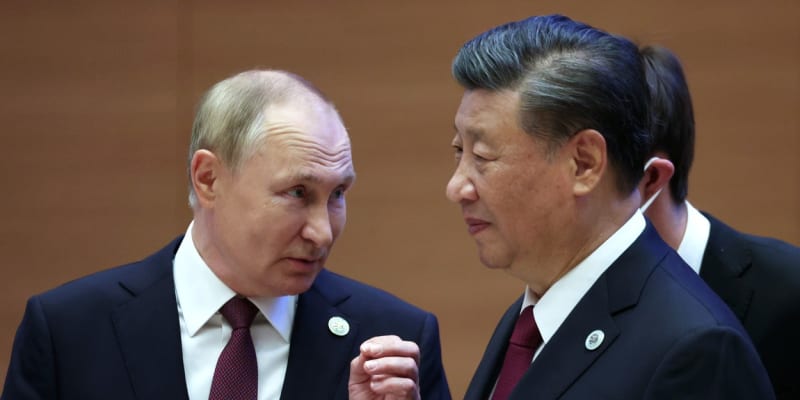 Vladimir Putin a Si Ťin-pching na zářijovém mítinku v Uzbekistánu
