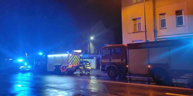 Při požáru v domě s pečovatelskou službou v Chrudimi zemřela jedna klientka.