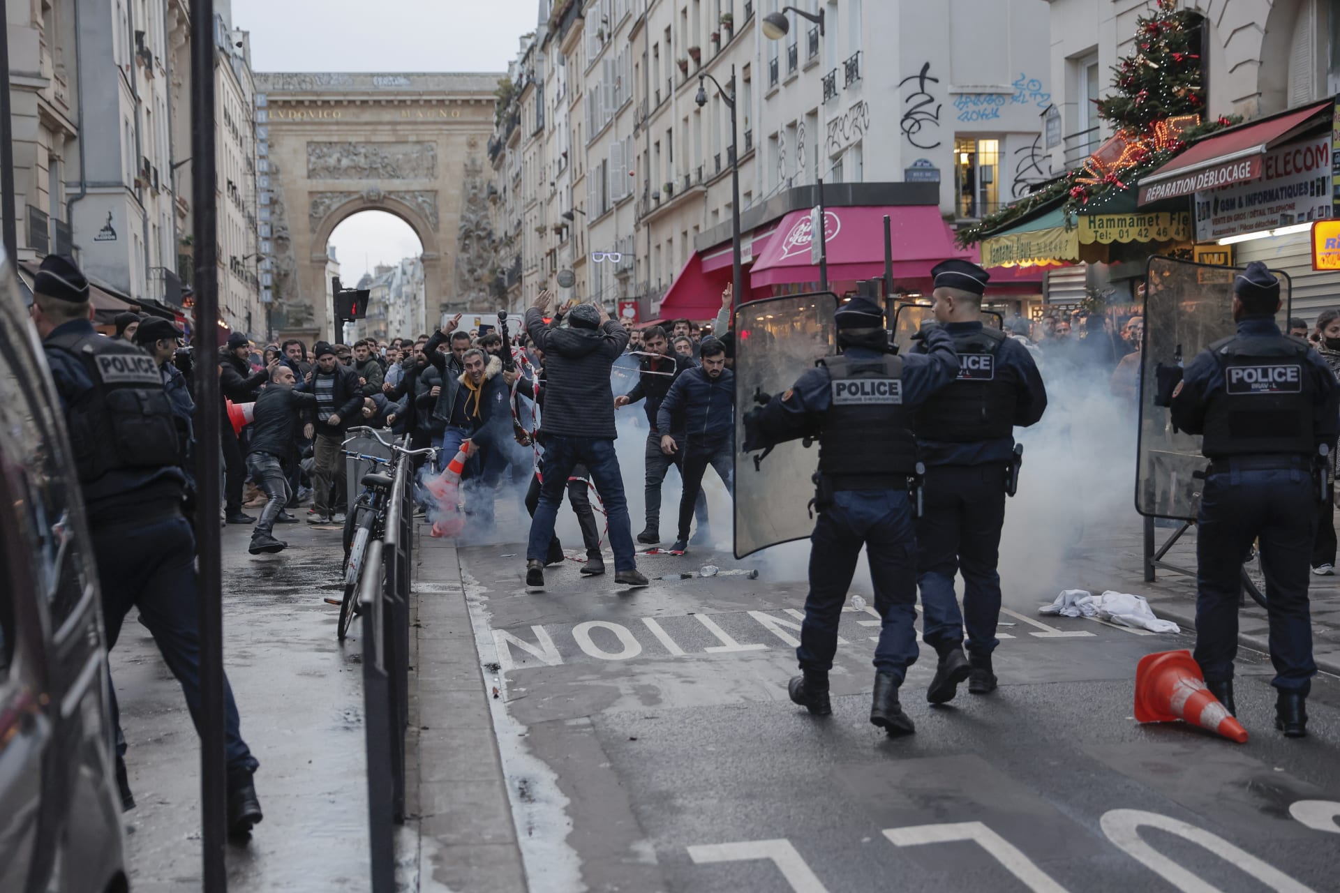 Po střelbě v Paříži vypukly demonstrace kurdské menšiny.