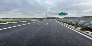Řidiči mají k dispozici další úsek D35. Druhá dálnice na Moravu má být hotová do roku 2029