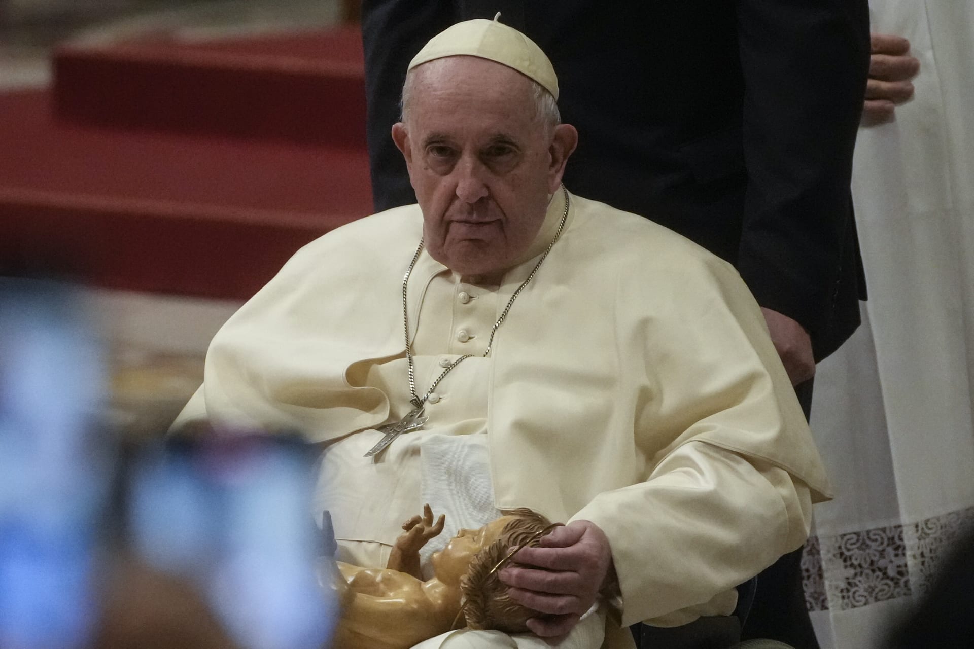 Papež František ve svém kázání při štědrovečerní mši odsoudil „nenasytnost po bohatství a moci“.