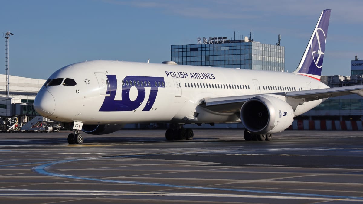 Na vyprodaném inauguračním letu ve spolupráci s leteckou společností LOT Polish Airlines odletělo téměř 300 cestujících. 