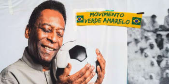 Planeta oplakává odchod Pelého. Odešel král brazilského fotbalu i světová ikona, píší média
