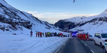 Drama v rakouských horách. Lavina zasypala několik lidí, pátrání skončilo úspěšně