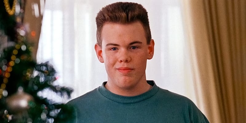 Devin Ratray ve filmu Sám doma ztvárnil postavu Kevinova staršího bratra Buzze.