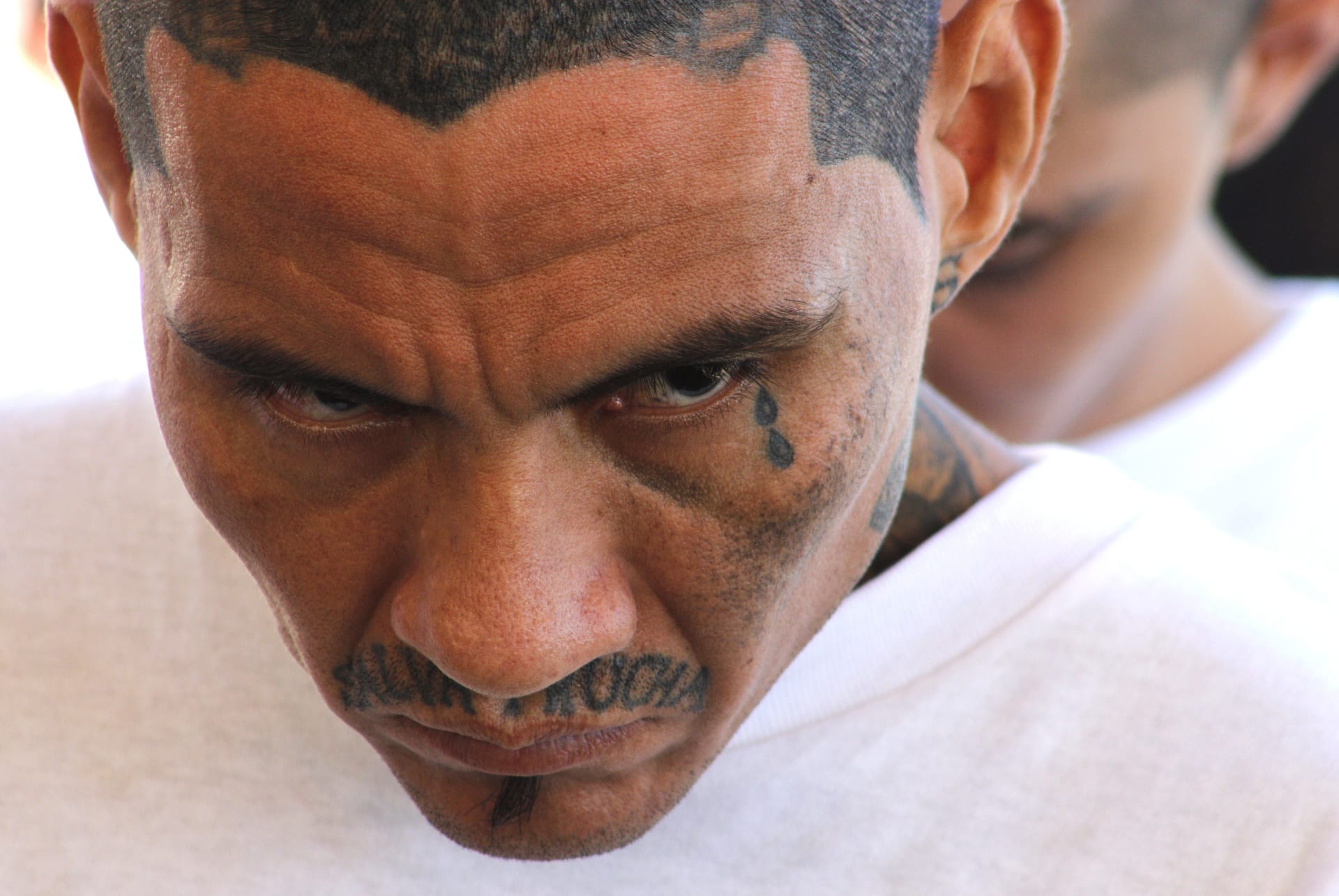 Členové gangu Mara Salvatrucha se obvykle dají snadno rozeznat díky výraznému tetování.