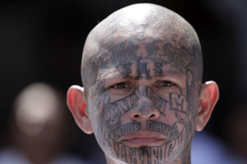 Členové salvadorských gangů se obvykle dají snadno rozeznat díky výraznému tetování.