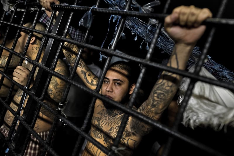 Členové salvadorských gangů se obvykle dají snadno rozeznat díky výraznému tetování.