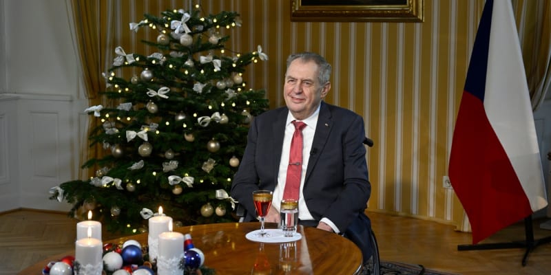 Prezident Miloš Zeman se ve svém posledním vánočním projevu rozloučil s občany i svou politickou funkcí.