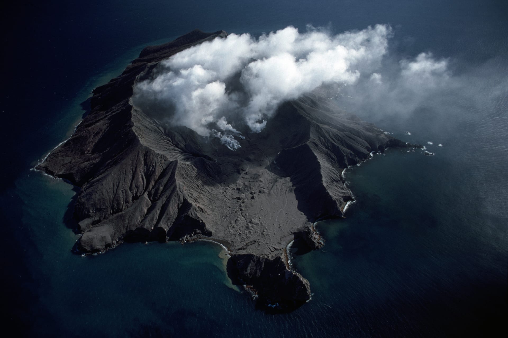 Sopka Whakaari na Severním ostrově Nového Zélandu