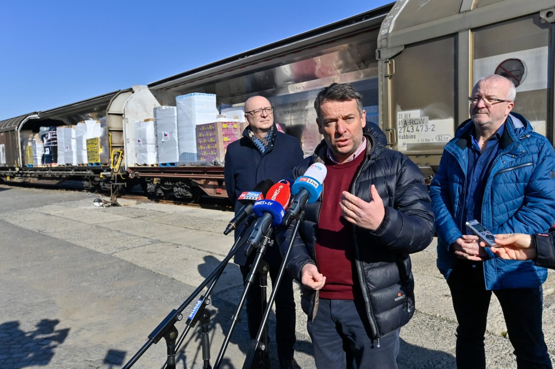 Šimon Pánek během odesílání prvního humanitárního vlaku na Ukrajinu (29.4.2022)