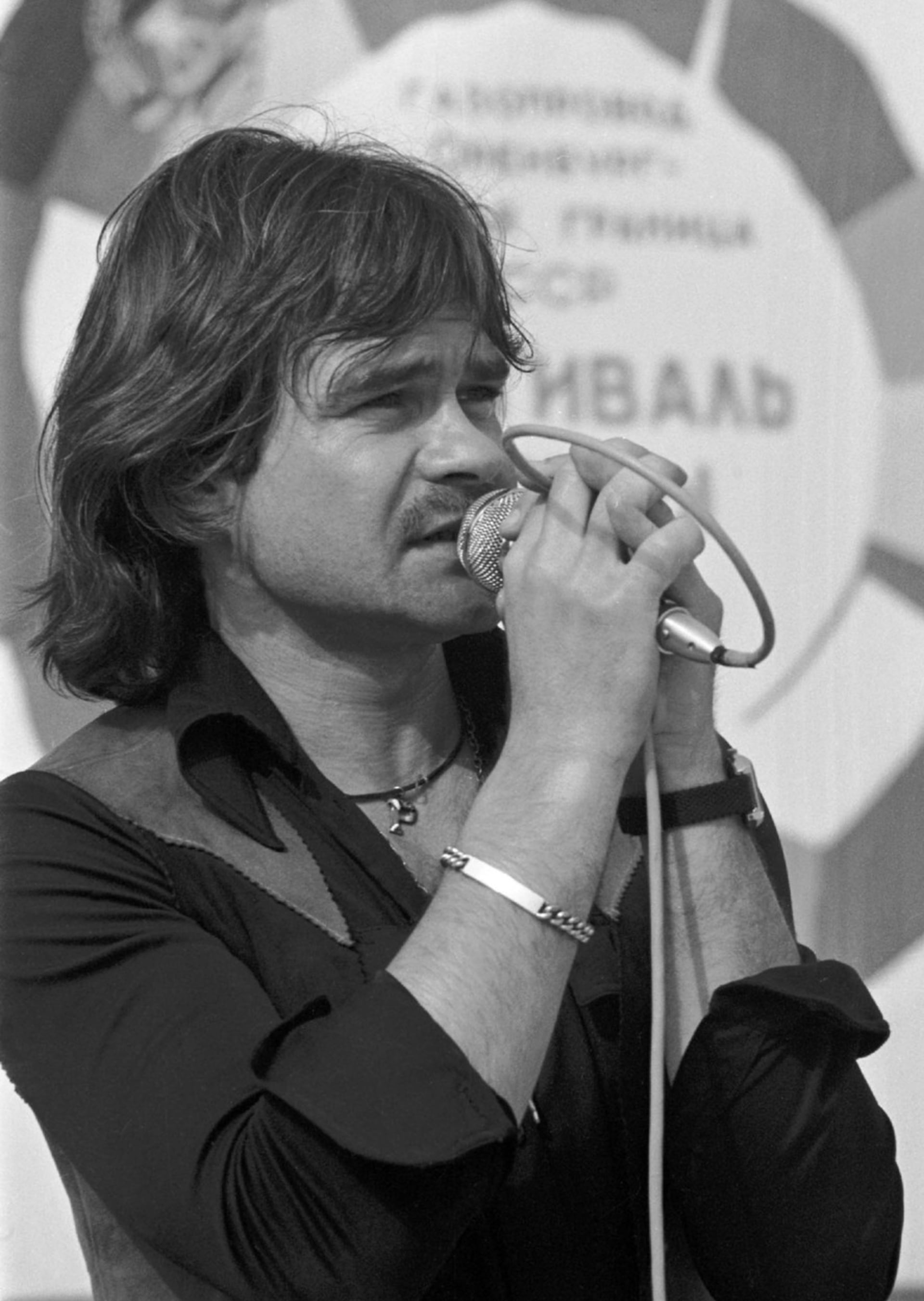 Zásadní zlom v hudební kariéře Petra Rezka nastal v roce 1976, kdy začal zpívat společně s Hanou Zagorovou v orchestru Karla Vágnera.